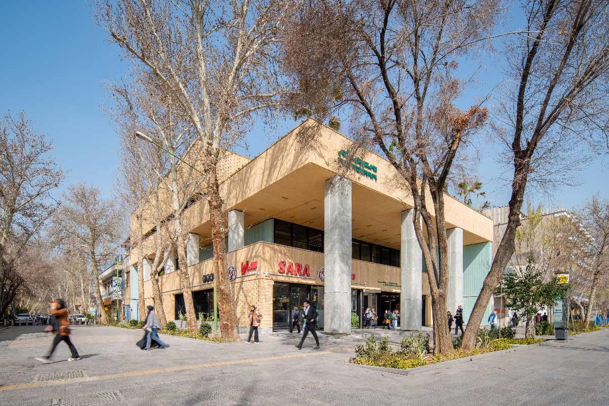 رتبه دوم: ایستگاه مترو شماره 1 چهارباغ، اصفهان، استودیو معماری ب ا،  بابک کریم پور