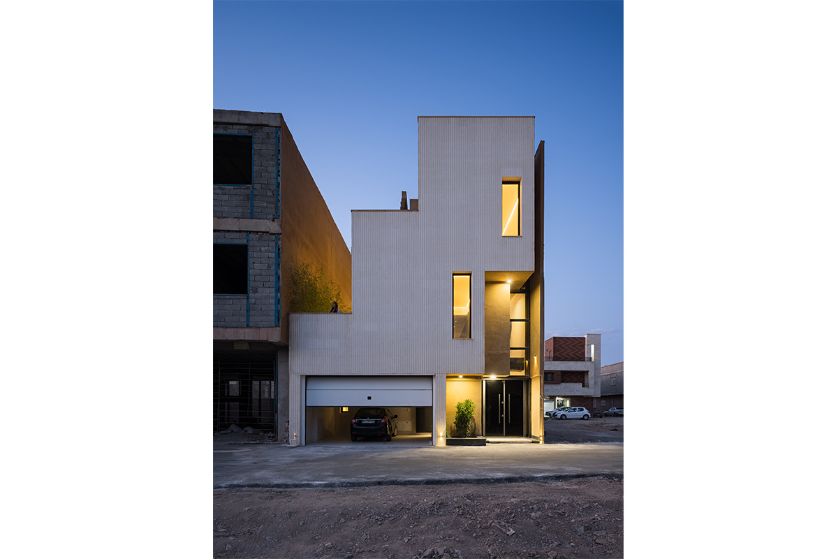 رتبه سوم: نیم رخ، کرمان، استودیو معماری گِرا، حسین نمازی