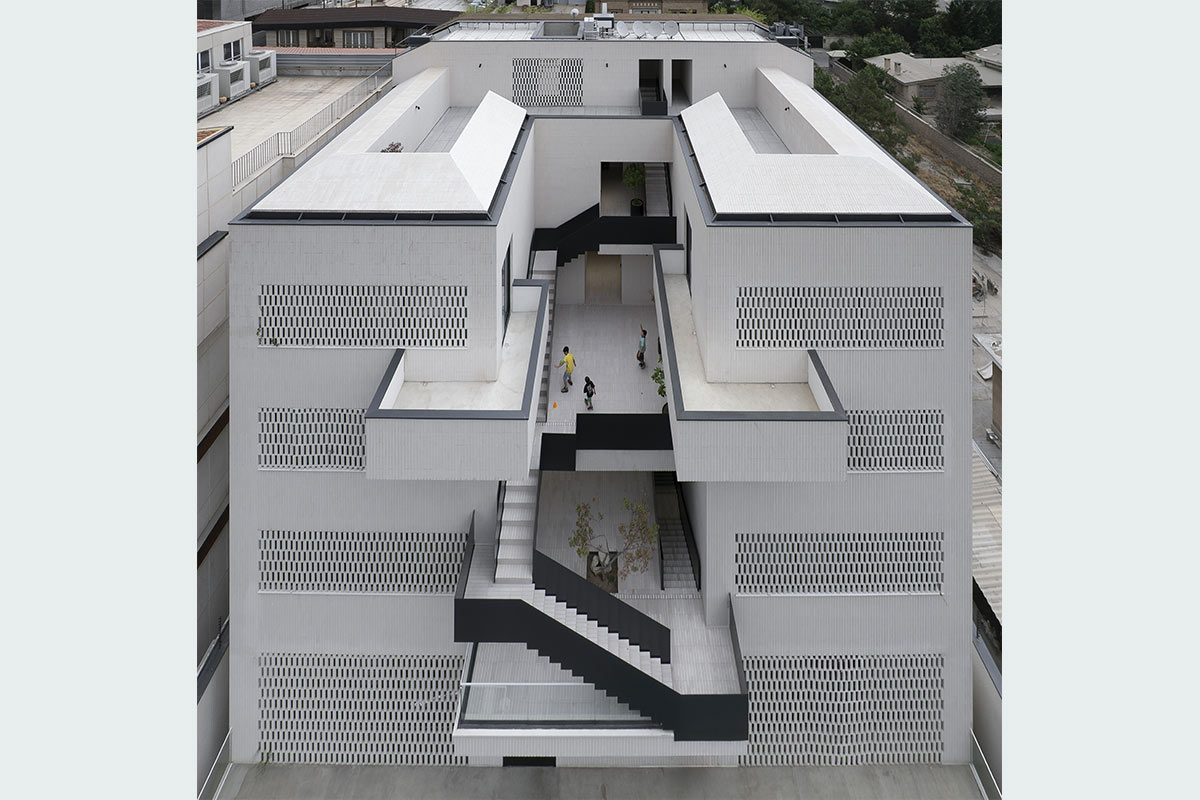 رتبه سوم: ساختمان مسکونی پله بی‌قرار، مهرشهر، استودیو سپیده عِلمی، سپیده عِلمی